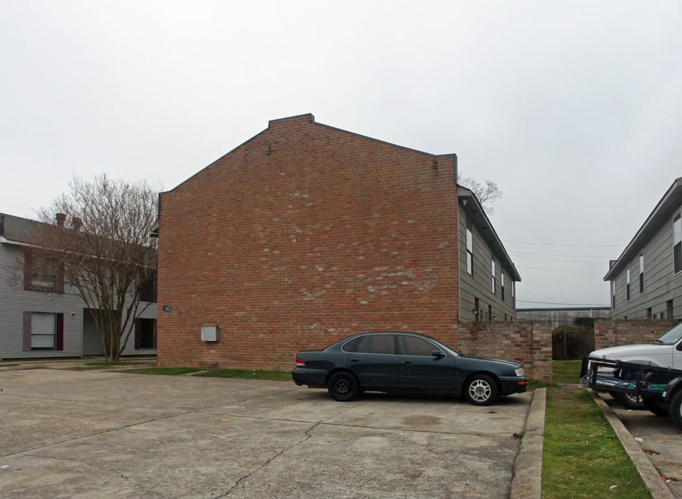 1910 Southpointe Dr in Baton Rouge, LA - Building Photo