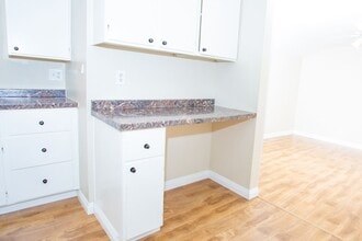 915 E Balboa Blvd in Newport Beach, CA - Building Photo - Building Photo