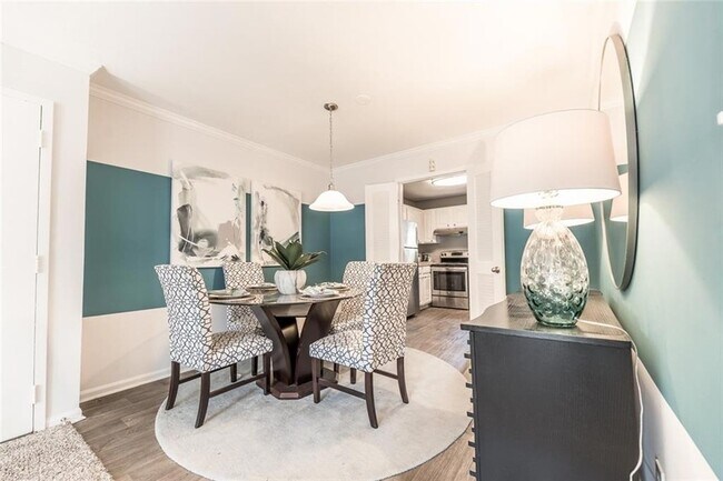 100 Chattahoochee Cir, Unit 407 in Roswell, GA - Building Photo - Building Photo