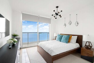 1200 Brickell Bay Dr in Miami, FL - Building Photo - Building Photo