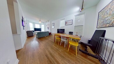1039 W Wolfram St in Chicago, IL - Building Photo - Building Photo
