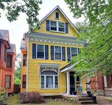 1325 Hepburn Ave in Louisville, KY - Building Photo