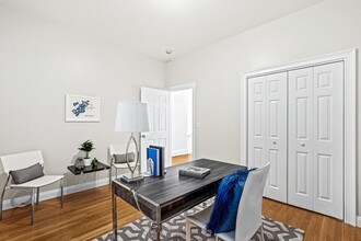 302 W 3rd St, Unit 1 in Boston, MA - Building Photo - Building Photo