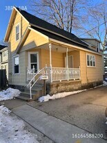 901 Zeeland Ct NE in Grand Rapids, MI - Building Photo