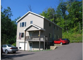 2417 Vermilion Rd, Unit Lower and Upper in Duluth, MN - Building Photo