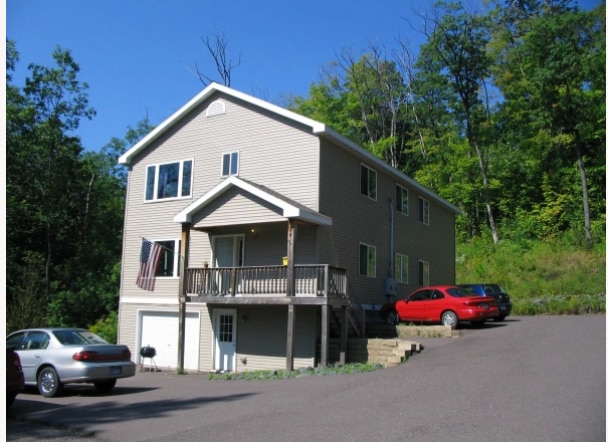 2417 Vermilion Rd, Unit Lower in Duluth, MN - Building Photo