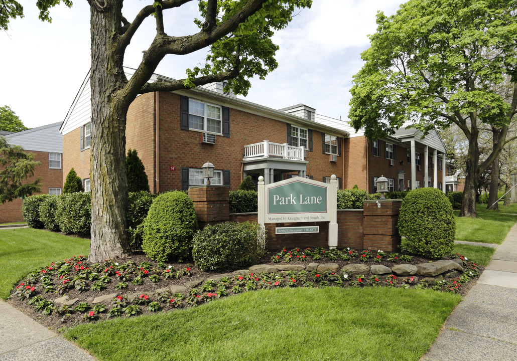 Park Lane in Little Falls, NJ - Foto de edificio