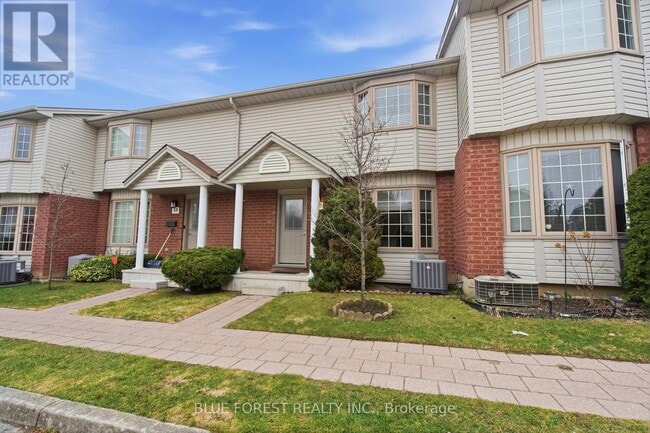 70 Chapman Ct in London, ON - Building Photo - Building Photo