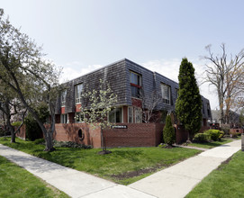 38 Yorkminster Rd in Toronto, ON - Building Photo - Building Photo