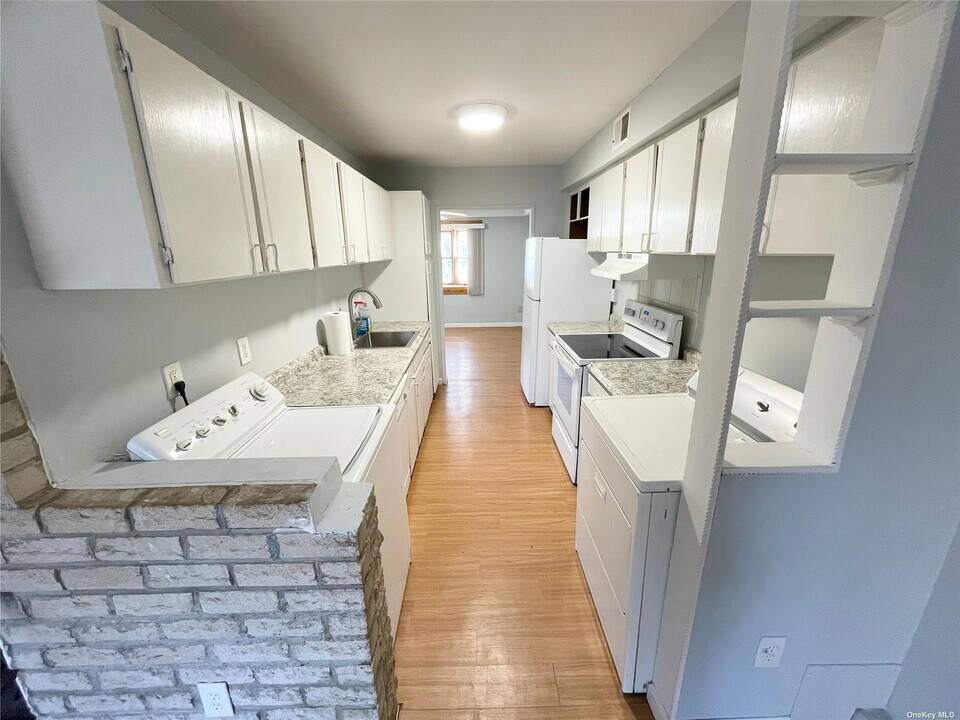 34 Wooded Way in Calverton, NY - Building Photo