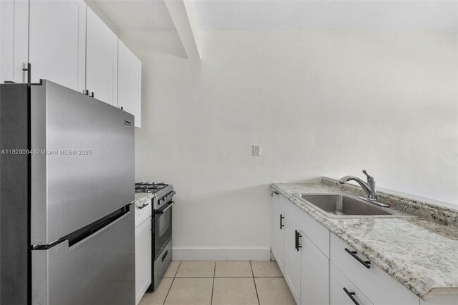 8135 Crespi Blvd in Miami Beach, FL - Building Photo - Building Photo