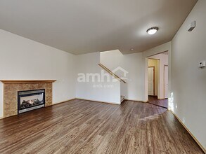 6215 Park St E in Fife, WA - Foto de edificio - Building Photo