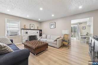 40 Ames Ave in Bergenfield, NJ - Foto de edificio - Building Photo