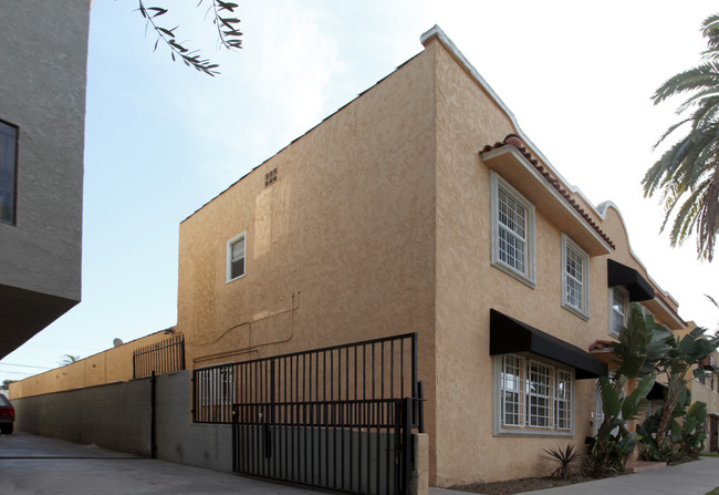 936 Olive Ave in Long Beach, CA - Foto de edificio - Building Photo