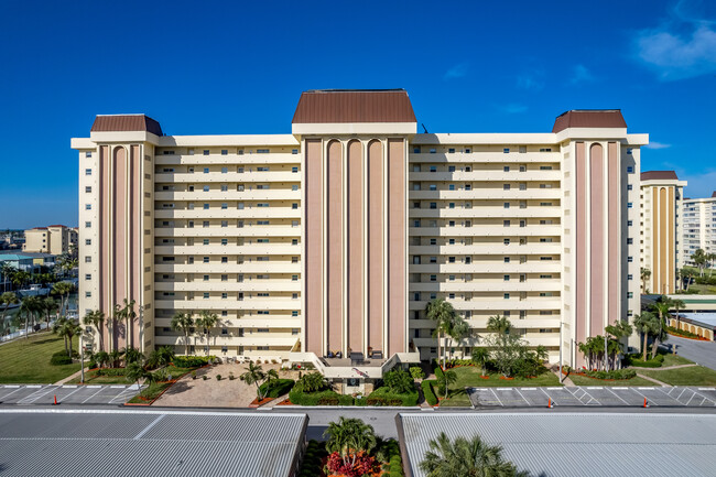 Washington House at Sea Towers in St. Petersburg, FL - Building Photo - Building Photo