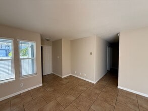 2217 Miramar Walk in Oxnard, CA - Building Photo - Building Photo