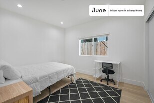 Room in Shared 3 bed/2 bath home in Los Angeles, CA - Building Photo