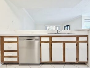 2400 Feather Sound Dr in Clearwater, FL - Foto de edificio - Building Photo