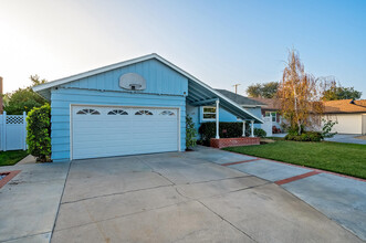 211 S Janet Pl in Fullerton, CA - Building Photo - Building Photo