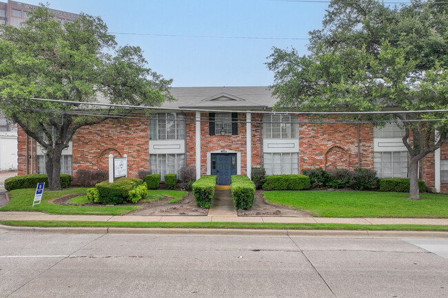 Meadows North Condominiums in Dallas, TX - Building Photo - Building Photo