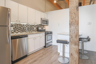 Lake Street Lofts in Chicago, IL - Building Photo - Interior Photo