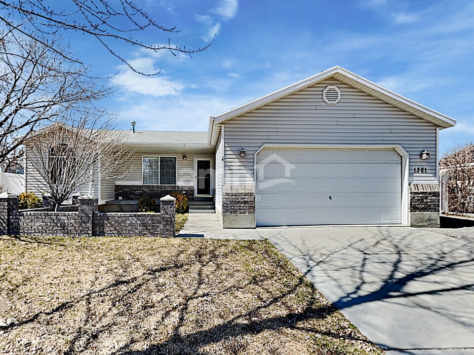 1381 N 550 E in Tooele, UT - Building Photo