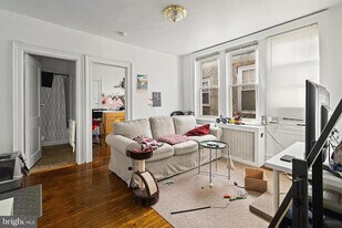 4618 Walnut St, Unit 2 in Philadelphia, PA - Building Photo