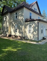 1423 5th Ave S, Unit Khaliki Apartments in Fort Dodge, IA - Building Photo