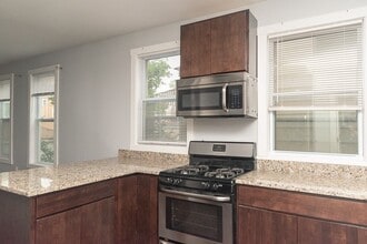 2968 N Ridgeway Ave, Unit 1R in Chicago, IL - Foto de edificio - Building Photo