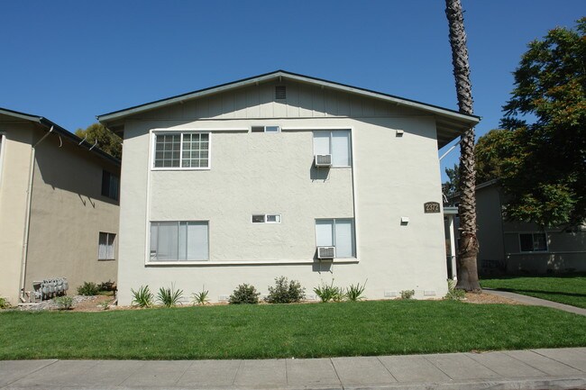 2372-2377 William Dr in Santa Clara, CA - Building Photo - Building Photo