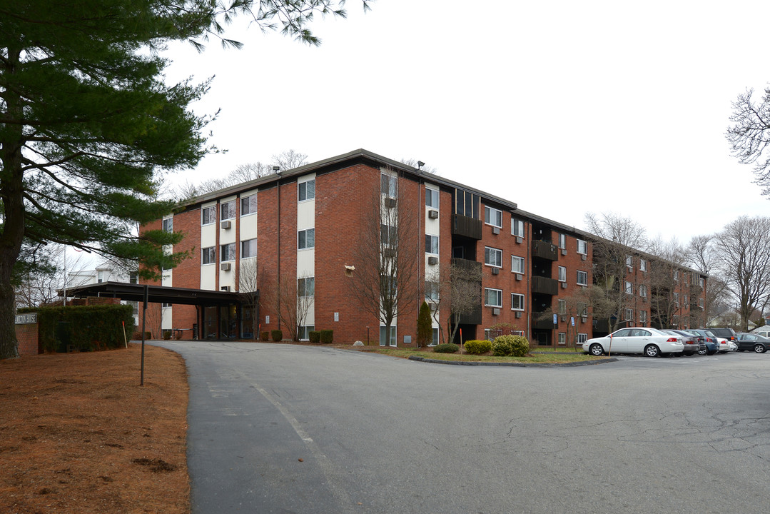 Hamilton House Apartments in North Providence, RI - Foto de edificio