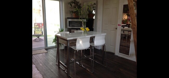 128 N Putt Corners Rd in New Paltz, NY - Foto de edificio - Building Photo