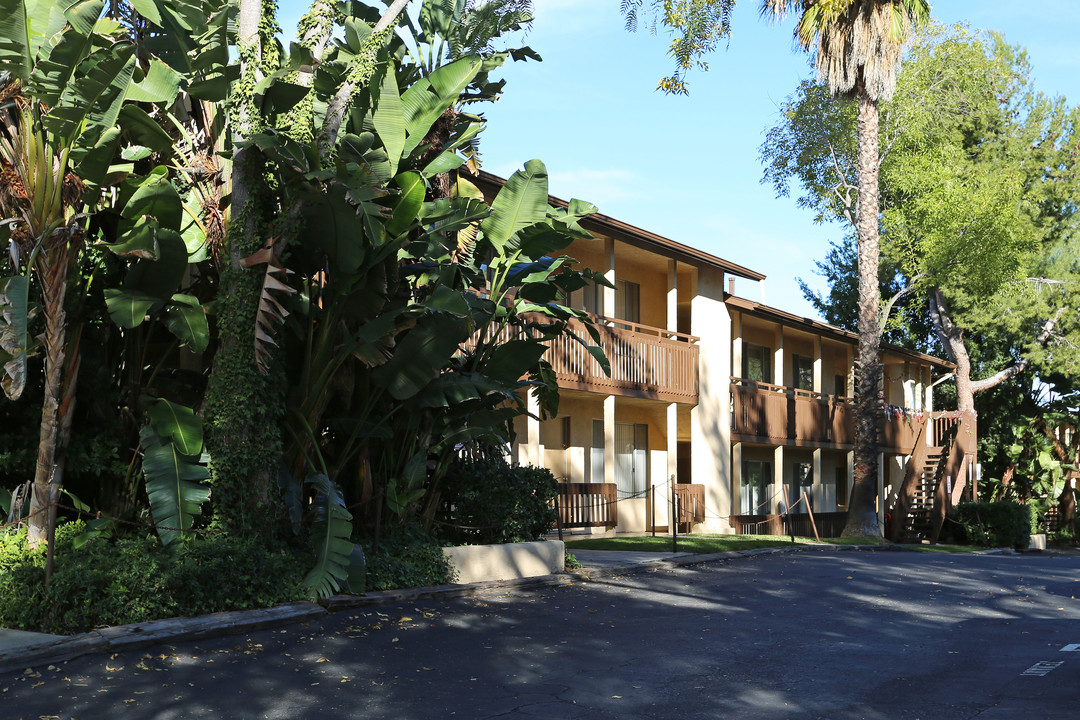 Grove Top in Fallbrook, CA - Foto de edificio