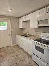 5302 Oakwood Ct in Tampa, FL - Building Photo - Building Photo