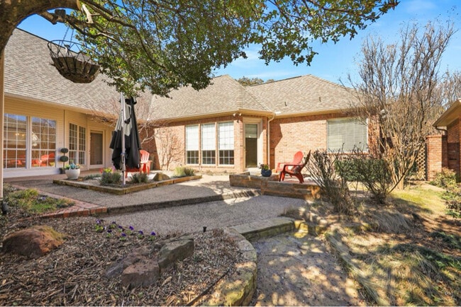 17105 Vista Tree Cir in Dallas, TX - Building Photo - Building Photo