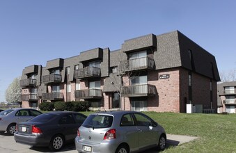Picadilly Square in Omaha, NE - Building Photo - Building Photo