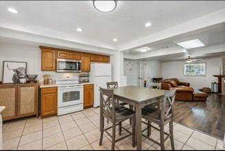 9230 S 1520 E, Unit Basement Apartment in Sandy, UT - Foto de edificio - Building Photo