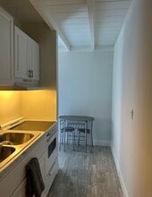 1174 8th Ave N, Unit City of Naples by Mall in Naples, FL - Foto de edificio - Building Photo