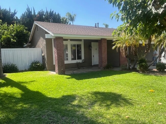 3066 Amsterdam Dr in Riverside, CA - Foto de edificio - Building Photo