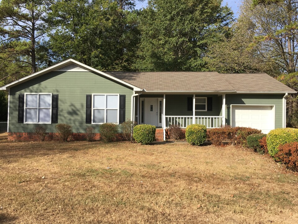 1916 Kelly Ln in Leeds, AL - Building Photo