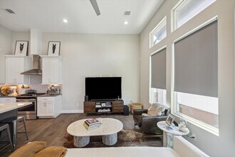 9414 Campbell Rd in Houston, TX - Foto de edificio - Building Photo