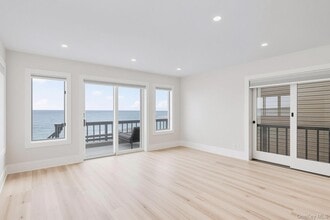 19 Pine Ln in Bayville, NY - Building Photo - Building Photo