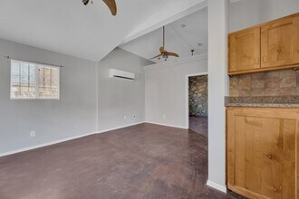 1127 N El Paso St, Unit 5 in El Paso, TX - Foto de edificio - Building Photo