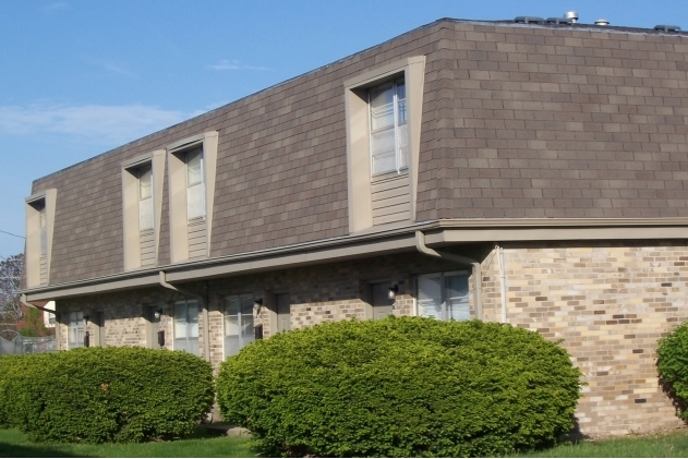 French Village Apartments in Grand Island, NE - Foto de edificio