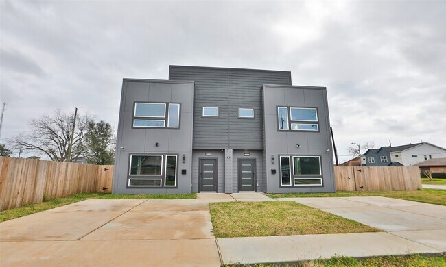 9315 Ashville Dr in Houston, TX - Building Photo - Building Photo