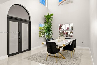 911 SW 57th Ave in West Miami, FL - Building Photo - Building Photo
