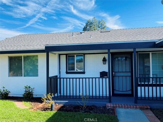 24695 Cll El Toro Grande in Lake Forest, CA - Foto de edificio - Building Photo