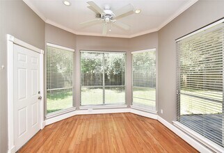 5830 Hornwood Dr in Houston, TX - Foto de edificio - Building Photo