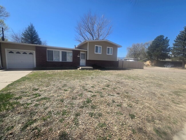 501 Del Brook Dr in Colorado Springs, CO - Building Photo - Building Photo