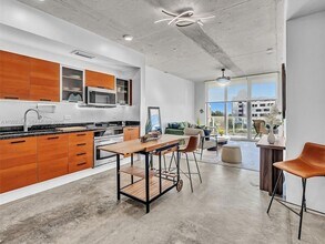 3470 E Coast Ave, Unit H0504 in Miami, FL - Foto de edificio - Building Photo